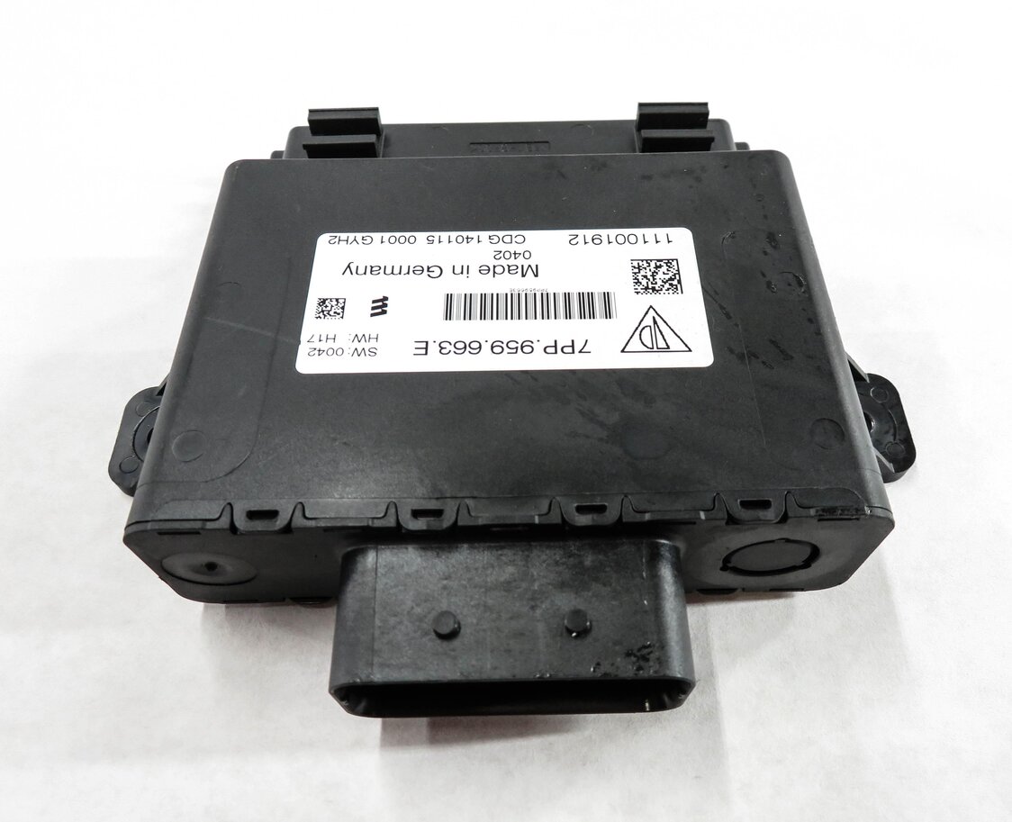 Thumbnail 3: 2016 PORSCHE CAYENNE (958) VOLTAGE CONVERTER CONTROL MODULE