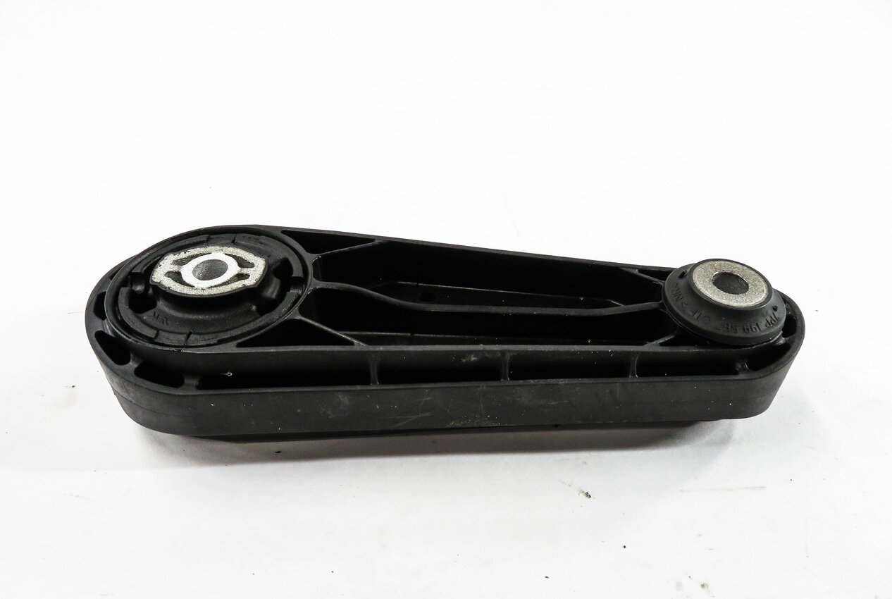 Thumbnail 2: 2016 PORSCHE CAYENNE (958) 3.6L ENGINE - UPPER TORSION MOUNT BRACKET