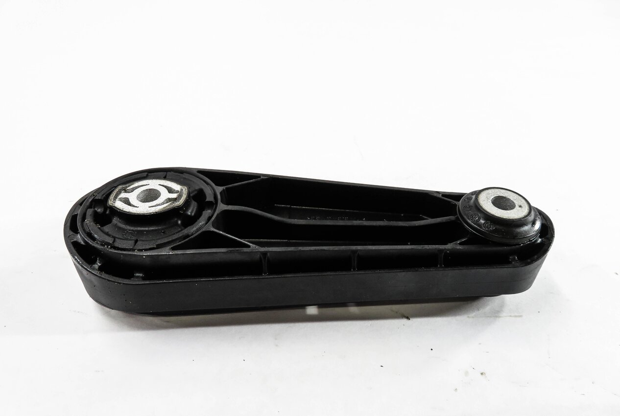 Thumbnail 3: 2016 PORSCHE CAYENNE (958) 3.6L ENGINE - UPPER TORSION MOUNT BRACKET