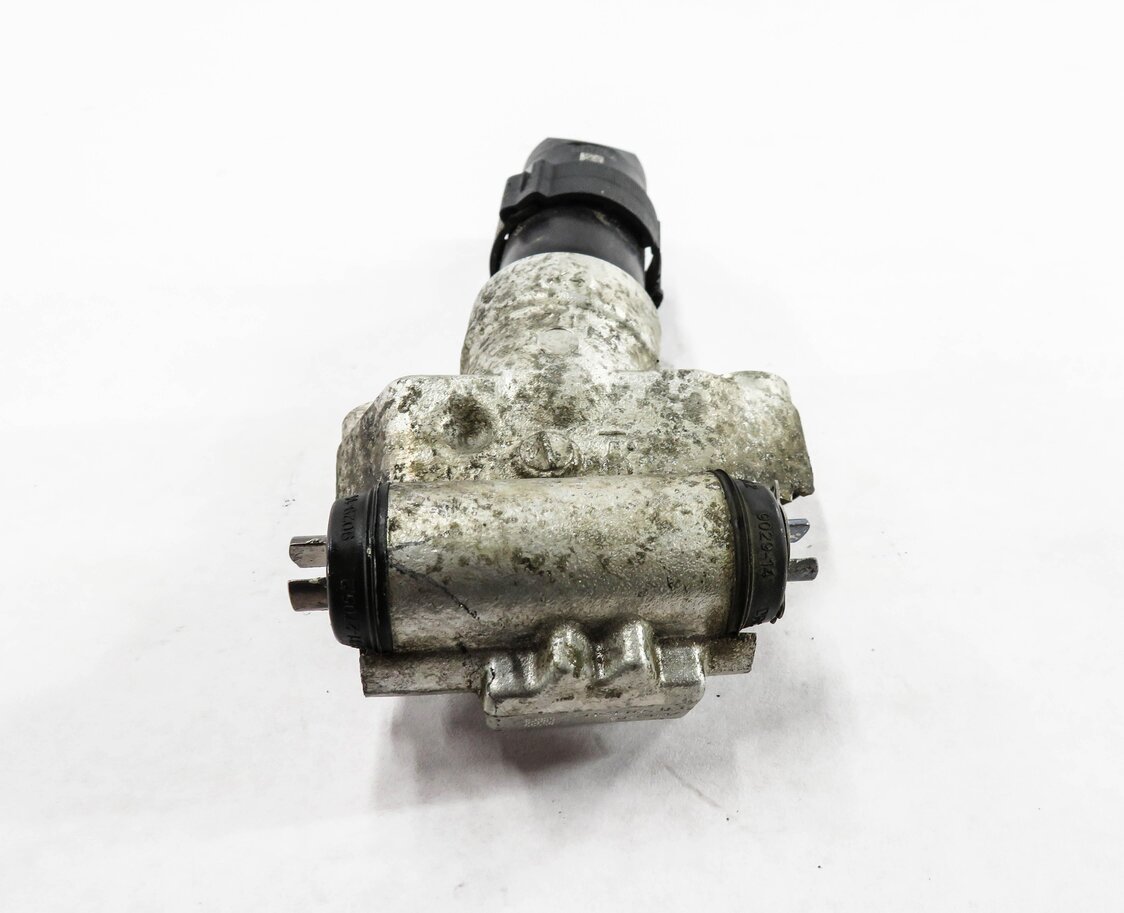 Thumbnail 3: 2016 PORSCHE CAYENNE (958) RIGHT PASSENGER REAR PARKING BRAKE ACTUATOR MOTOR