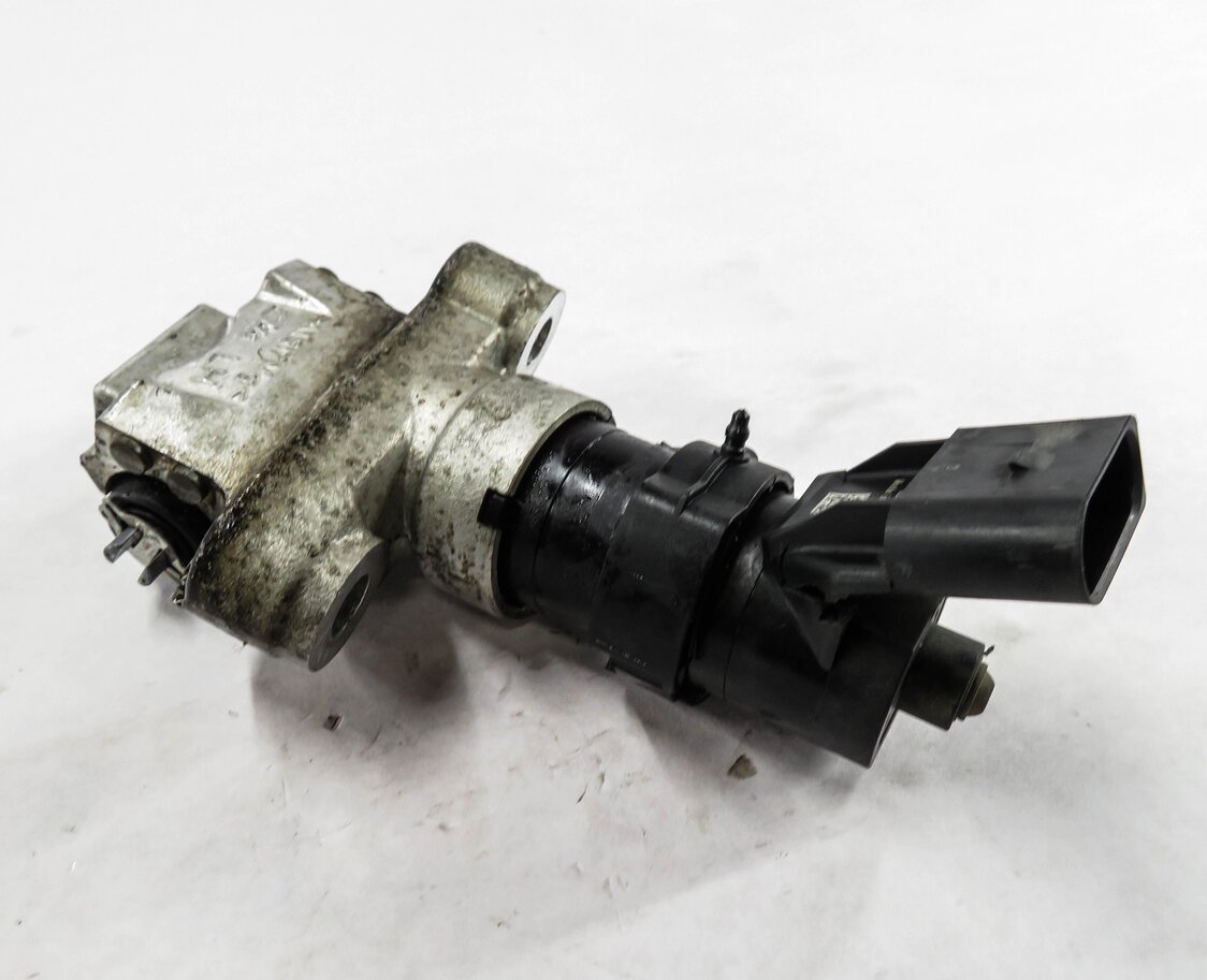 2016 PORSCHE CAYENNE (958) LEFT DRIVER REAR PARKING BRAKE ACTUATOR MOTOR
