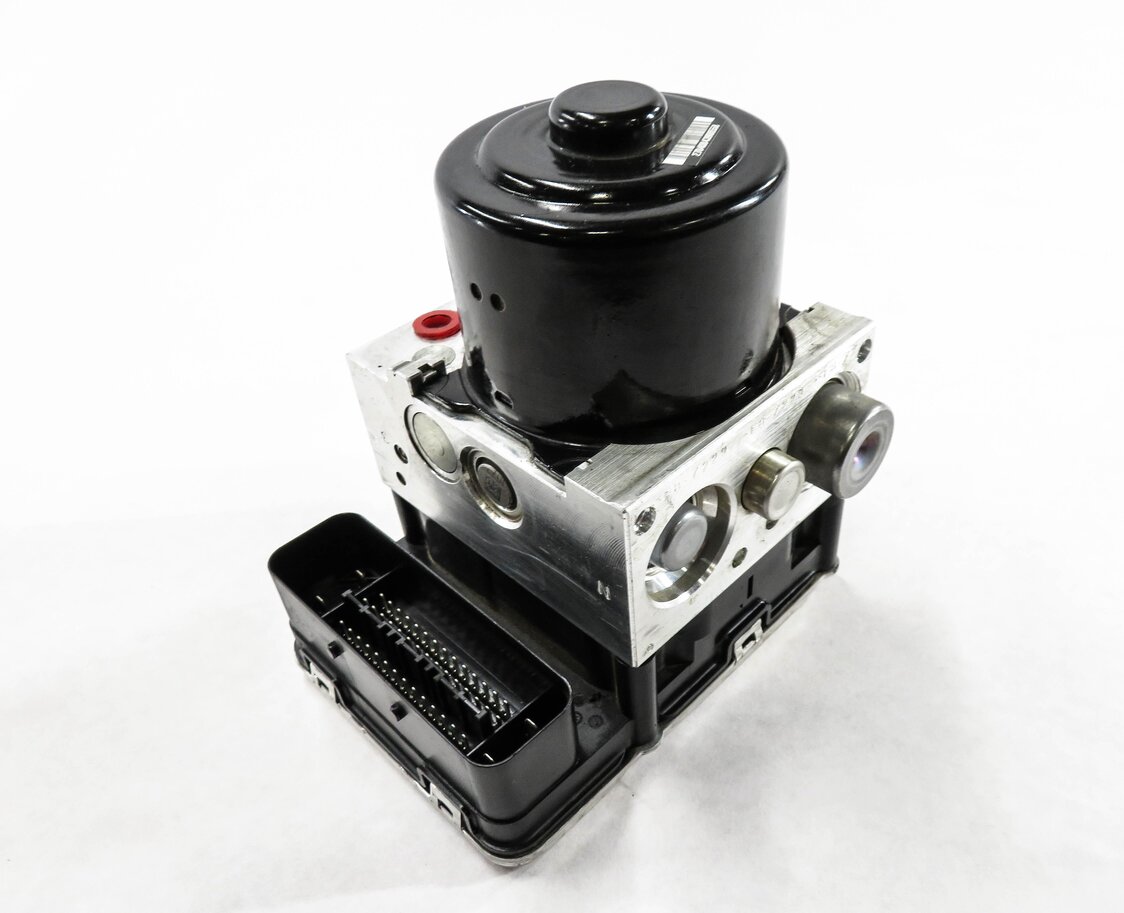 Thumbnail 2: 2015-2018 PORSCHE CAYENNE (958) ABS ANTI LOCK BRAKE PUMP w/ MODULE