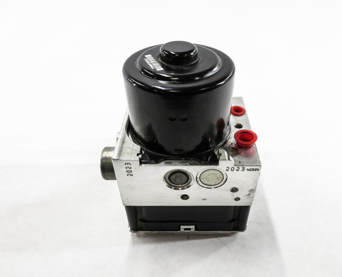 Thumbnail 3: 2015-2018 PORSCHE CAYENNE (958) ABS ANTI LOCK BRAKE PUMP w/ MODULE