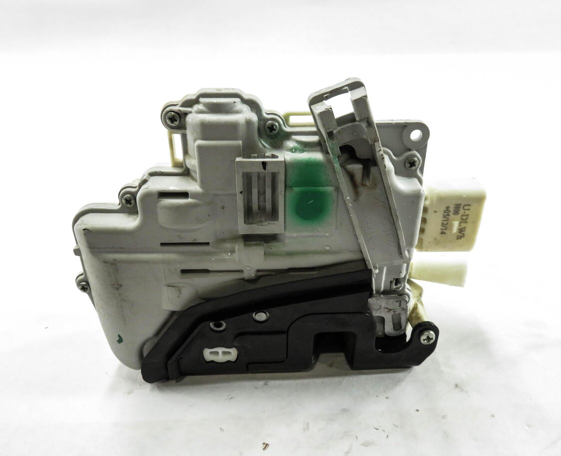 Thumbnail 3: 09-18 AUDI / PORSCHE - A4 A5 Q5 S4 TT CAYENNE PANAMERA TOURAEG DRIVER DOOR LATCH