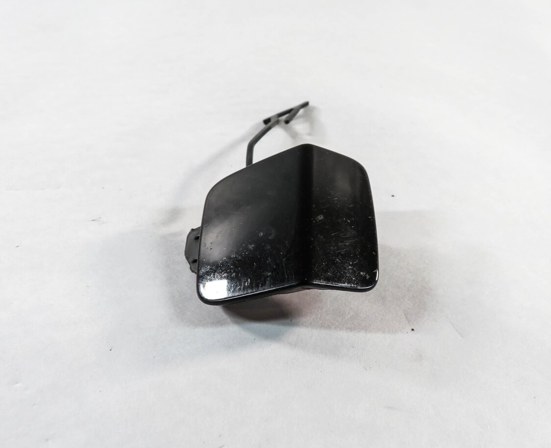 Thumbnail 2: 2016 PORSCHE CAYENNE (958) RIGHT PASSENGER REAR TOW HOOK COVER TRIM (BLACK)