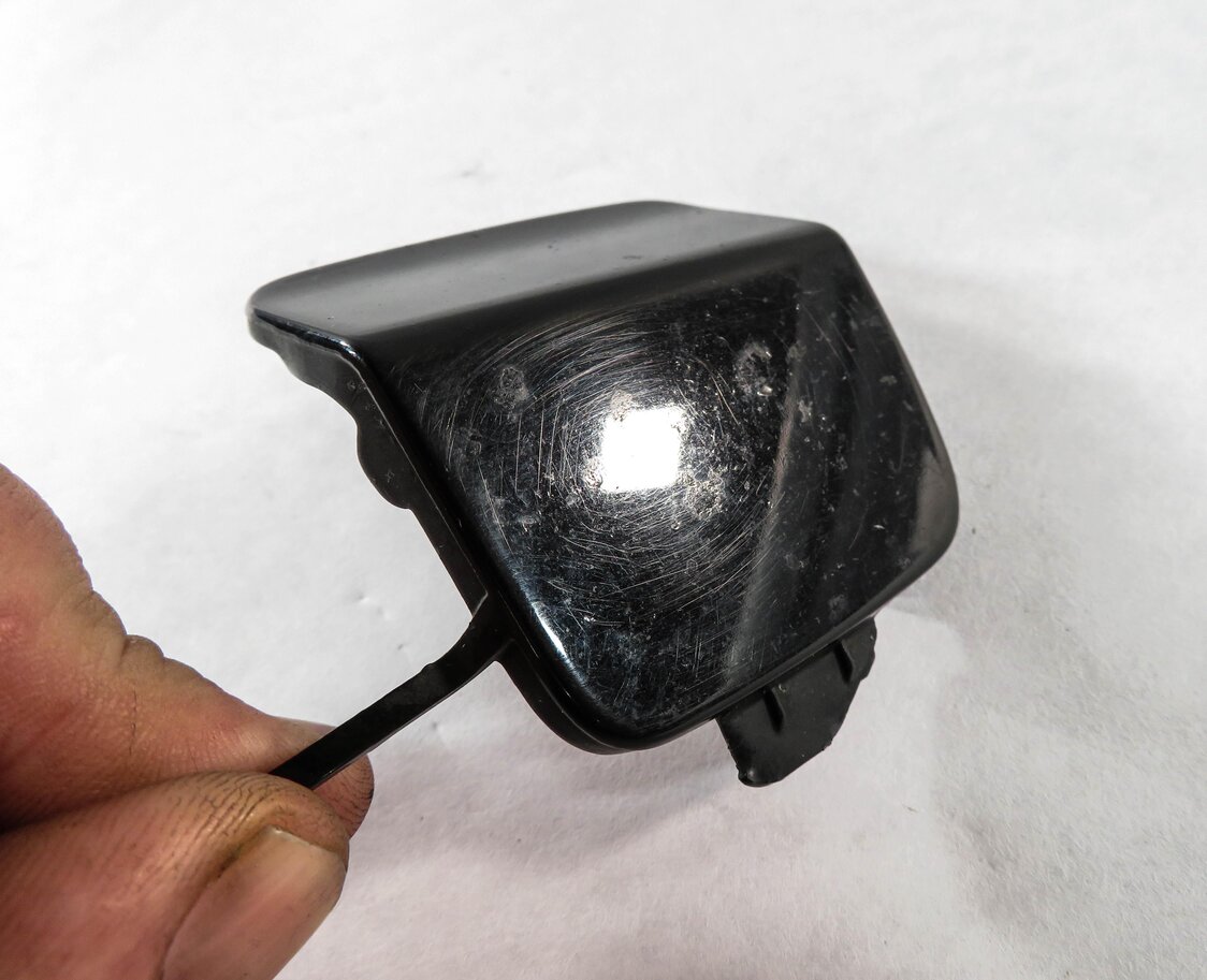 Thumbnail 6: 2016 PORSCHE CAYENNE (958) RIGHT PASSENGER REAR TOW HOOK COVER TRIM (BLACK)