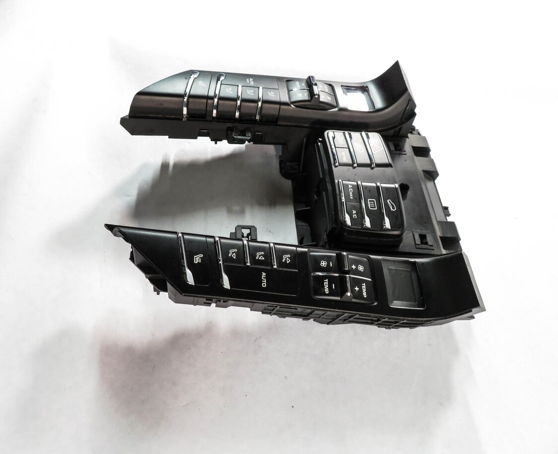 Thumbnail 4: 2011-2018 PORSCHE CAYENNE (958) FRONT HEATER A/C TEMPERATURE CONTROL PANEL