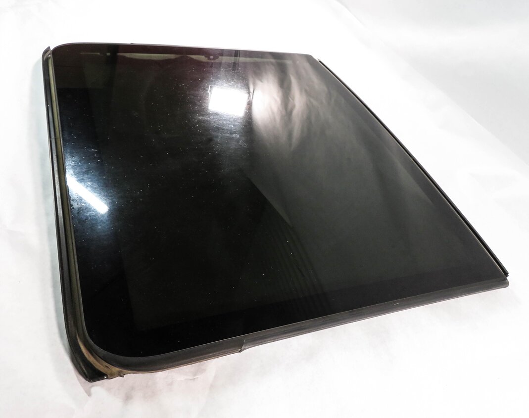 Thumbnail 3: 2011-2018 PORSCHE CAYENNE (958) REAR - PANORAMIC SUNROOF SUN ROOF GLASS WINDOW