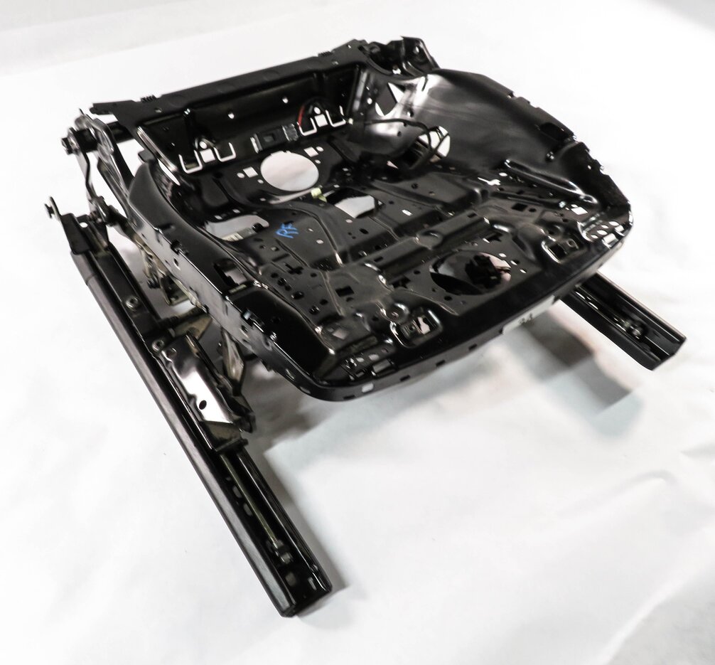 15-16 PORSCHE CAYENNE (958) PASSENGER - COMFORT SEAT TRACK w/ MOTORS (MEMORY)