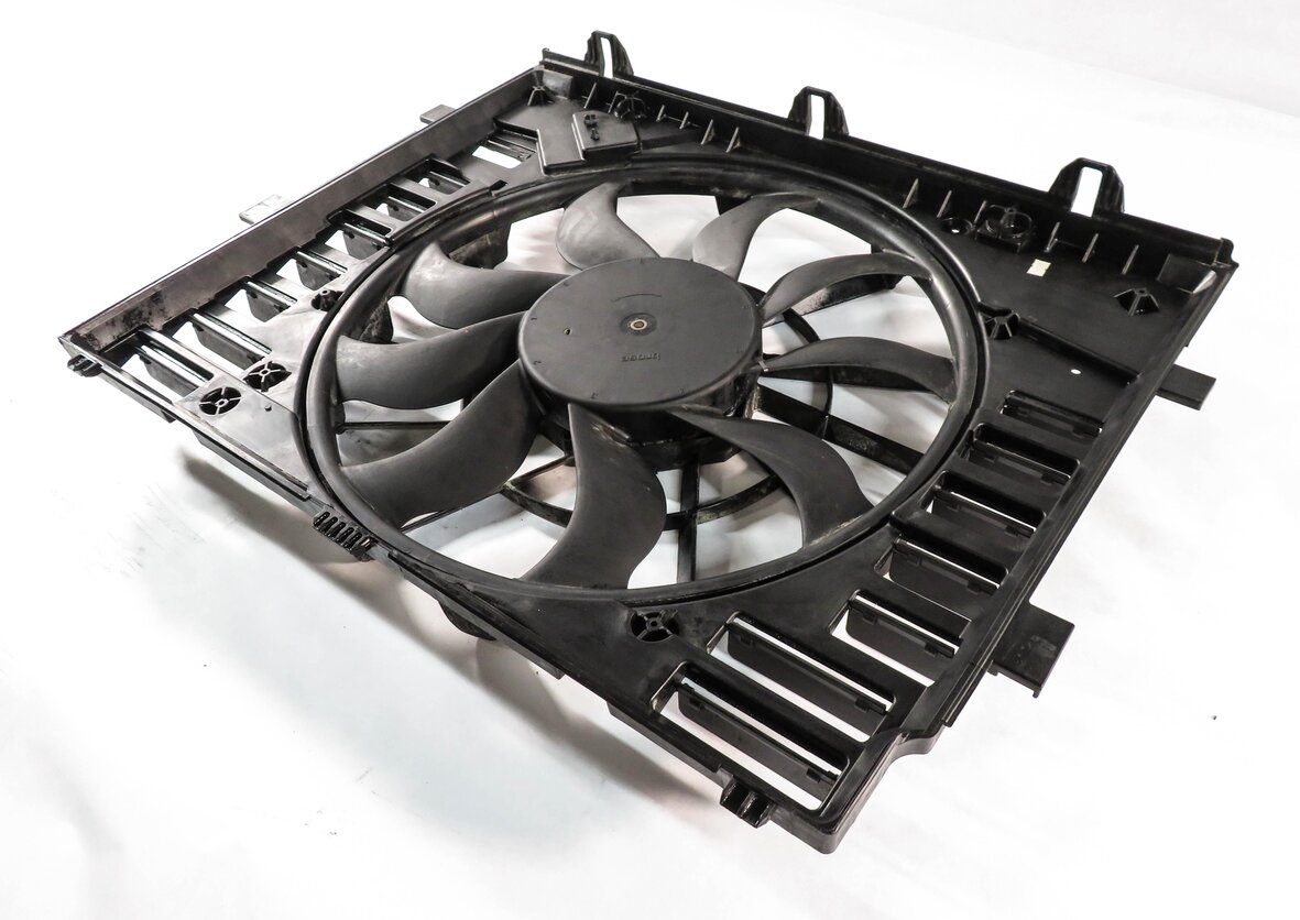 Thumbnail 2: 2015-2018 PORSCHE CAYENNE (958) 3.6L TURBO - RADIATOR COOLING FAN ASSEMBLY