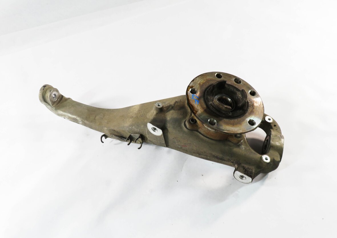 2011-2018 PORSCHE CAYENNE (958) LEFT FRONT DRIVER SPINDLE KNUCKLE WHEEL HUB