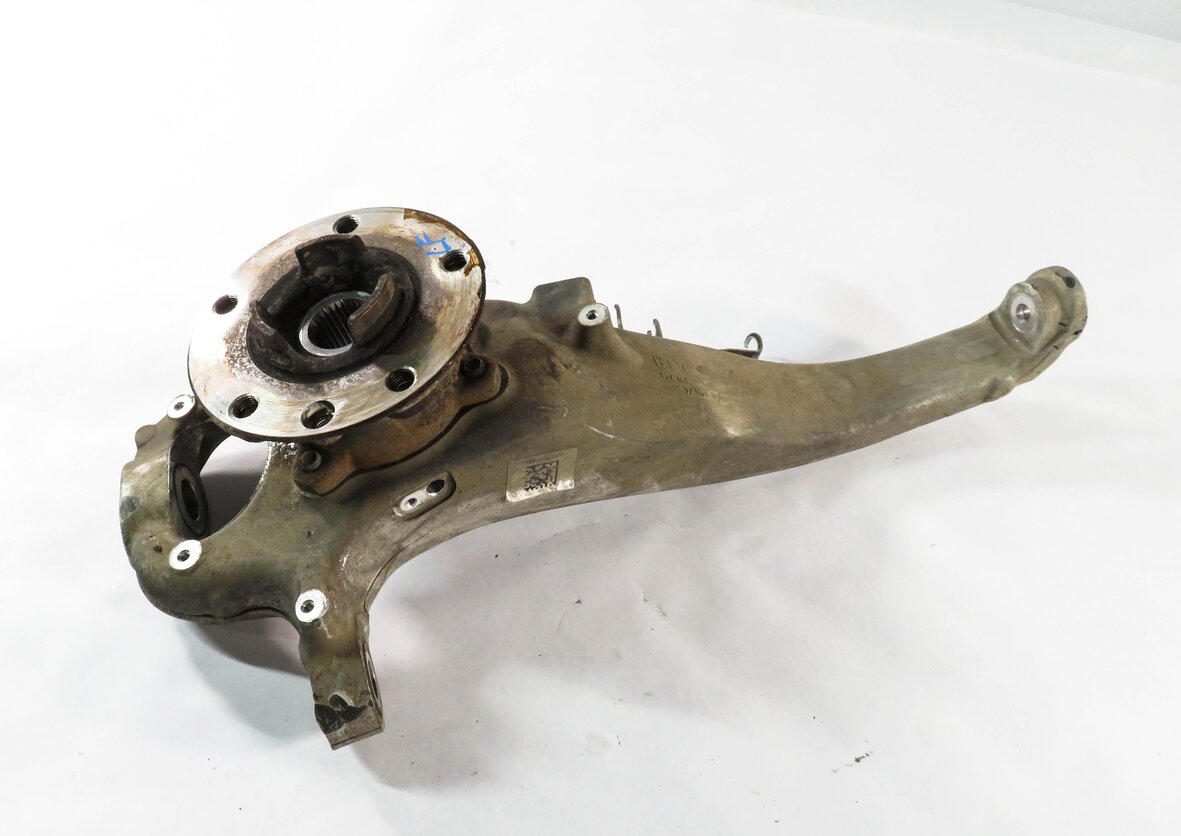 Thumbnail 2: 2011-2018 PORSCHE CAYENNE (958) LEFT FRONT DRIVER SPINDLE KNUCKLE WHEEL HUB