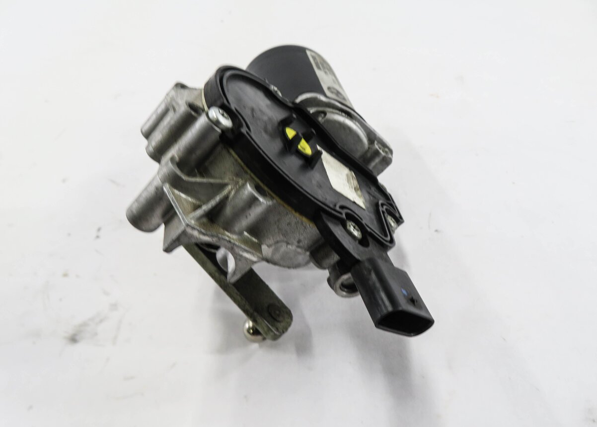 Thumbnail 4: 12-19 BMW 320i 328i 330i 335i 340i 428i 430i 435i 440i M3 M4 - FRONT WIPER MOTOR