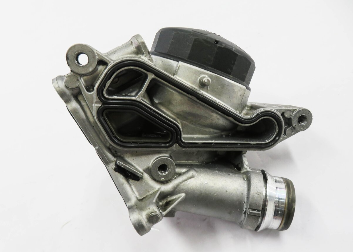 Thumbnail 6: 2014 BMW 428i (F32) 2.0L N20 ENGINE - OIL FILTER HOUSING w/ CAP