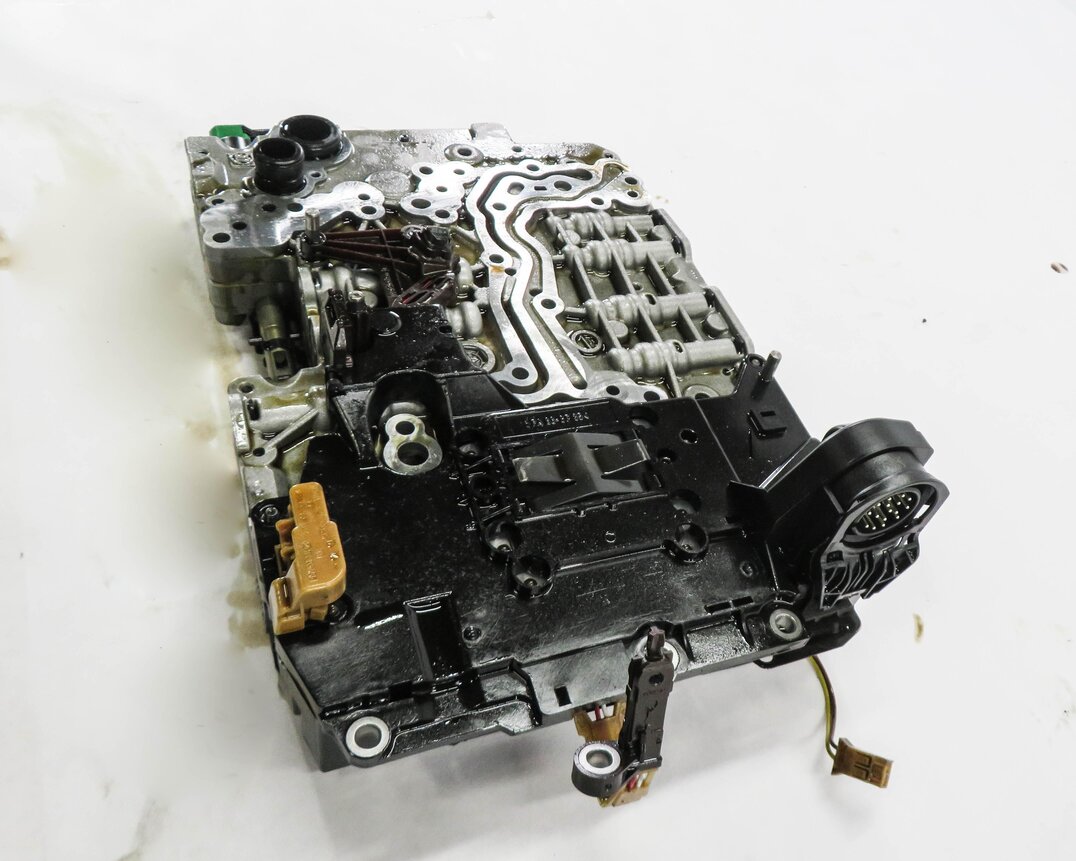 Thumbnail 3: 14-16 BMW 228i 328i 428i 528i (F22 F30 F32 F10) 8HP-45 TRANSMISSION VALVE BODY