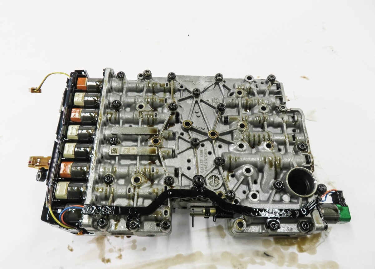 Thumbnail 6: 14-16 BMW 228i 328i 428i 528i (F22 F30 F32 F10) 8HP-45 TRANSMISSION VALVE BODY