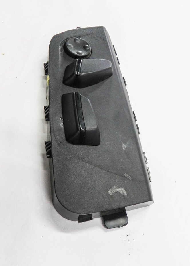 Thumbnail 4: 2014 BMW 428i (F32) RIGHT FRONT PASSENGER SEAT ADJUSTMENT SWITCH BUTTON
