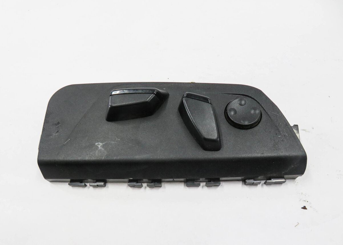 Thumbnail 5: 2014 BMW 428i (F32) RIGHT FRONT PASSENGER SEAT ADJUSTMENT SWITCH BUTTON