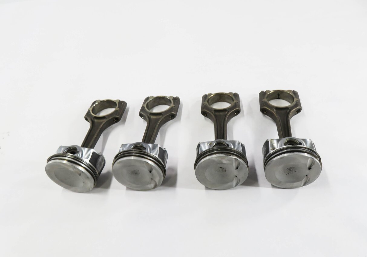 Thumbnail 2: 11-18 VW / AUDI - A3 A4 A5 A6 Q5 TT BEETLE JETTA TIGUAN - 2.0L TURBO PISTON SET