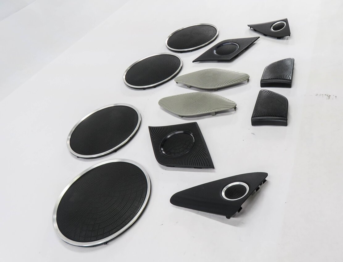 Thumbnail 2: 2012 AUDI Q5 (B8 8R) RADIO STEREO BANG & OLUFSEN SPEAKER GRILLE COVER TRIM SET