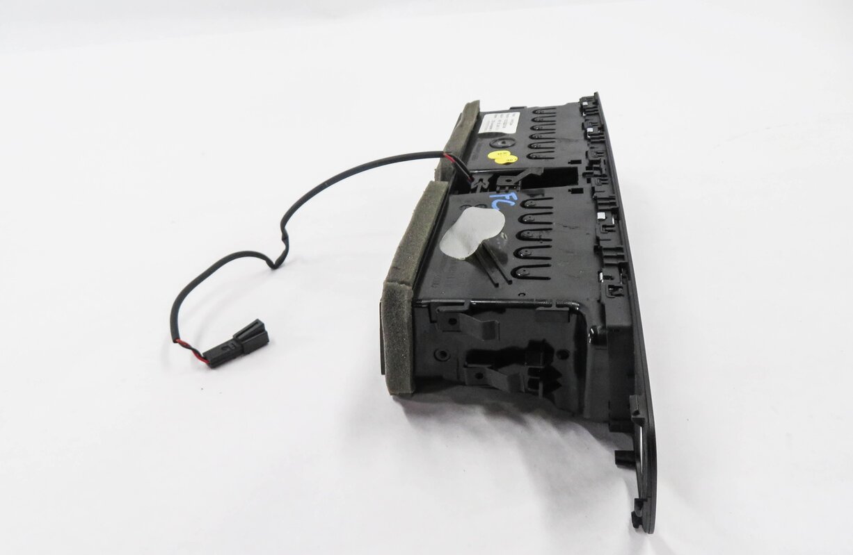 Thumbnail 4: 2012 AUDI Q5 (B8 8R) FRONT CENTER DASH HEATER A/C AIR VENT