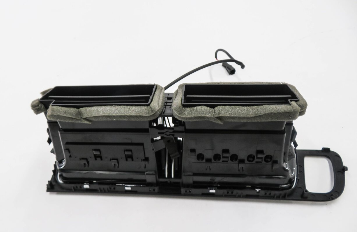 Thumbnail 6: 2012 AUDI Q5 (B8 8R) FRONT CENTER DASH HEATER A/C AIR VENT