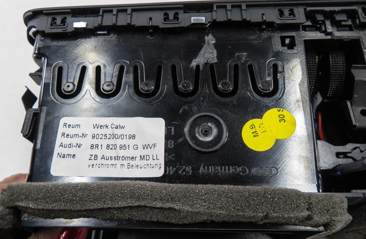 Thumbnail 7: 2012 AUDI Q5 (B8 8R) FRONT CENTER DASH HEATER A/C AIR VENT