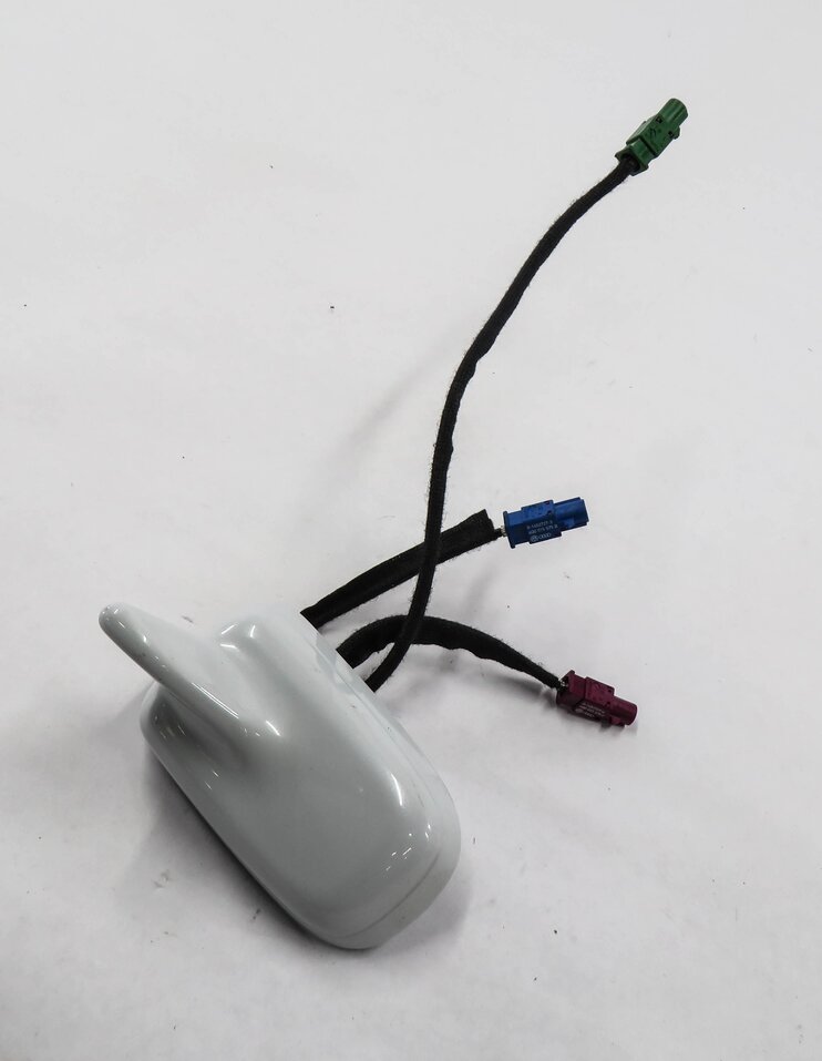 Thumbnail 1: 2009-2012 AUDI Q5 (B8 8R) AM/FM RADIO STEREO SHARK FIN RECEPTION ANTENNA (WHITE)