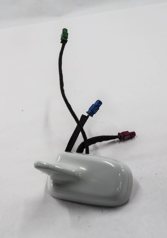 Thumbnail 2: 2009-2012 AUDI Q5 (B8 8R) AM/FM RADIO STEREO SHARK FIN RECEPTION ANTENNA (WHITE)