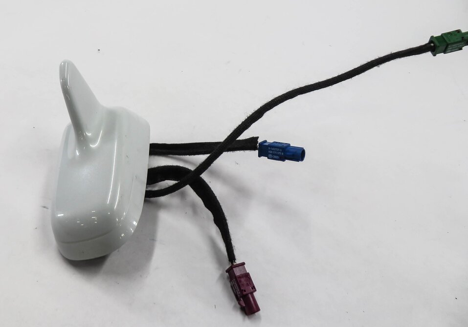 Thumbnail 3: 2009-2012 AUDI Q5 (B8 8R) AM/FM RADIO STEREO SHARK FIN RECEPTION ANTENNA (WHITE)