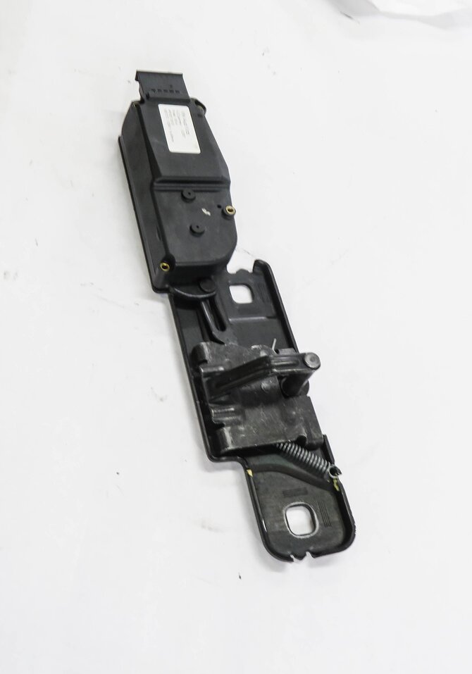 Thumbnail 4: 2012 AUDI Q5 (B8 8R) REAR TRUNK LOCK LATCH ACTUATOR MOTOR STRIKER PLATE