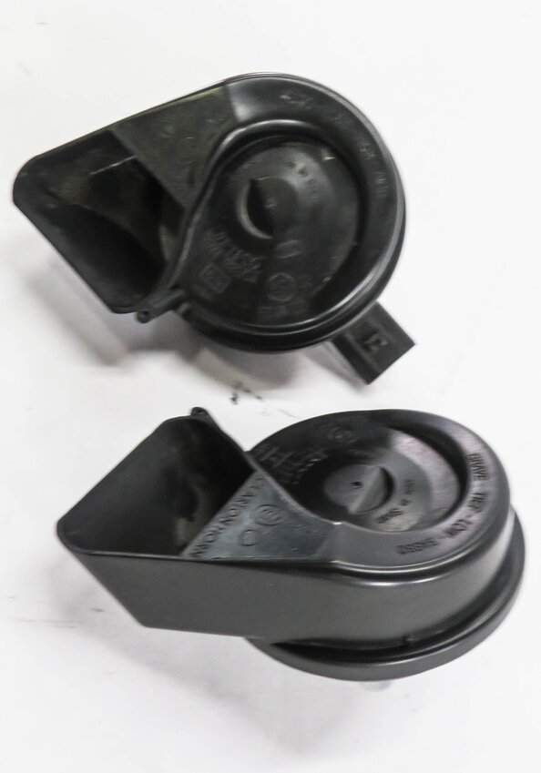 Thumbnail 4: 08-17 AUDI A4 A5 S4 S5 Q5 (B8 8K 8R 8T) HIGH & LOW TONE NOTE SAFETY HORN SET