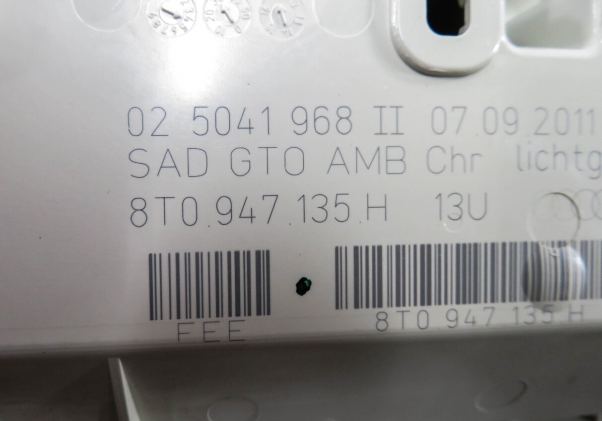 Thumbnail 6: 2012 AUDI Q5 (B8 8R) FRONT DOME LIGHT MAP READING COURTESY LIGHT LAMP (GRAY)