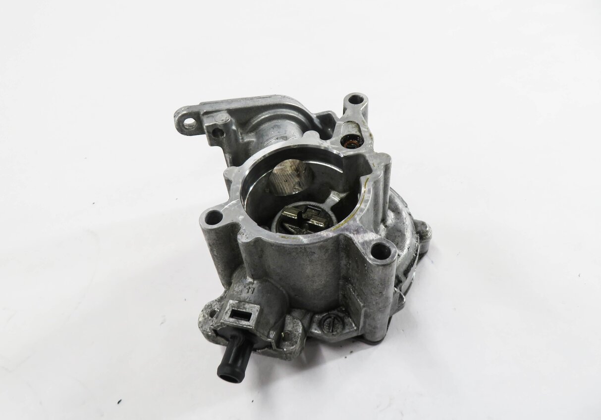 Thumbnail 2: 2012 AUDI Q5 (B8 8R) 2.0L CAEB TURBO ENGINE - BRAKE VACUUM PUMP