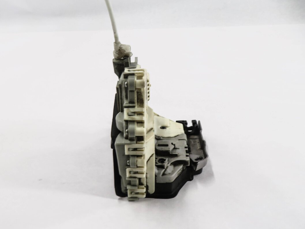 Thumbnail 4: 2010-2019 AUDI / PORSCHE A4 S4 A5 S5 A6 Q3 Q5 Q7 TT 911 - RIGHT FRONT DOOR LATCH