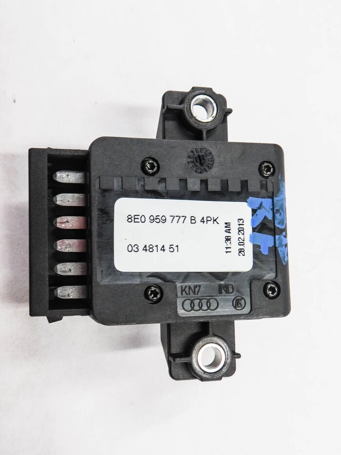 Thumbnail 6: 2013 AUDI Q7 (4L) RIGHT FRONT PASSENGER SEAT ADJUSTMENT SWITCH BUTTON