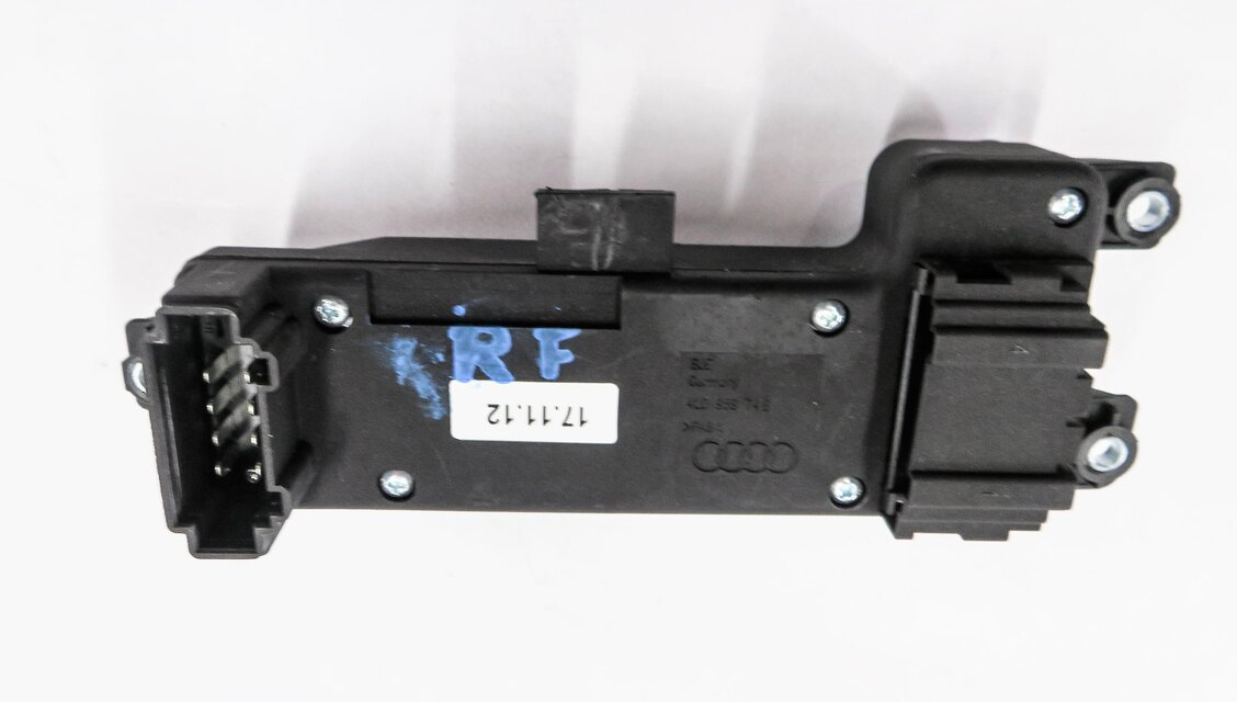 Thumbnail 8: 2013 AUDI Q7 (4L) RIGHT FRONT PASSENGER SEAT ADJUSTMENT SWITCH BUTTON