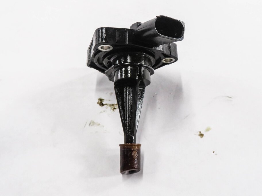 Thumbnail 5: 2013 AUDI Q7 (4L) 3.0L CTWA SUPERCHARGED ENGINE - OIL LEVEL SENSOR SENDER