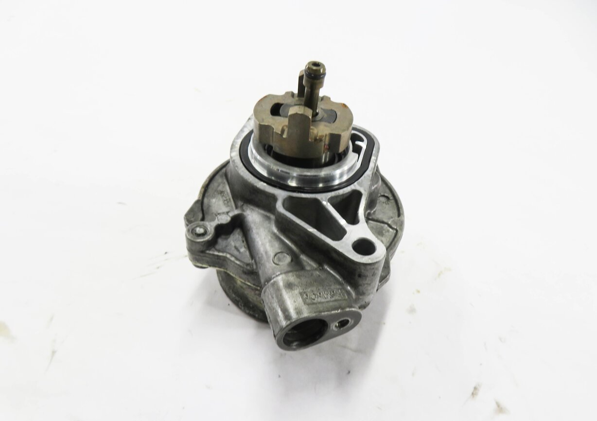 Thumbnail 2: 2010-2019 RANGE ROVER SPORT LR4 JAGUAR XE XF XK - 3.0L / 5.0L BRAKE VACUUM PUMP