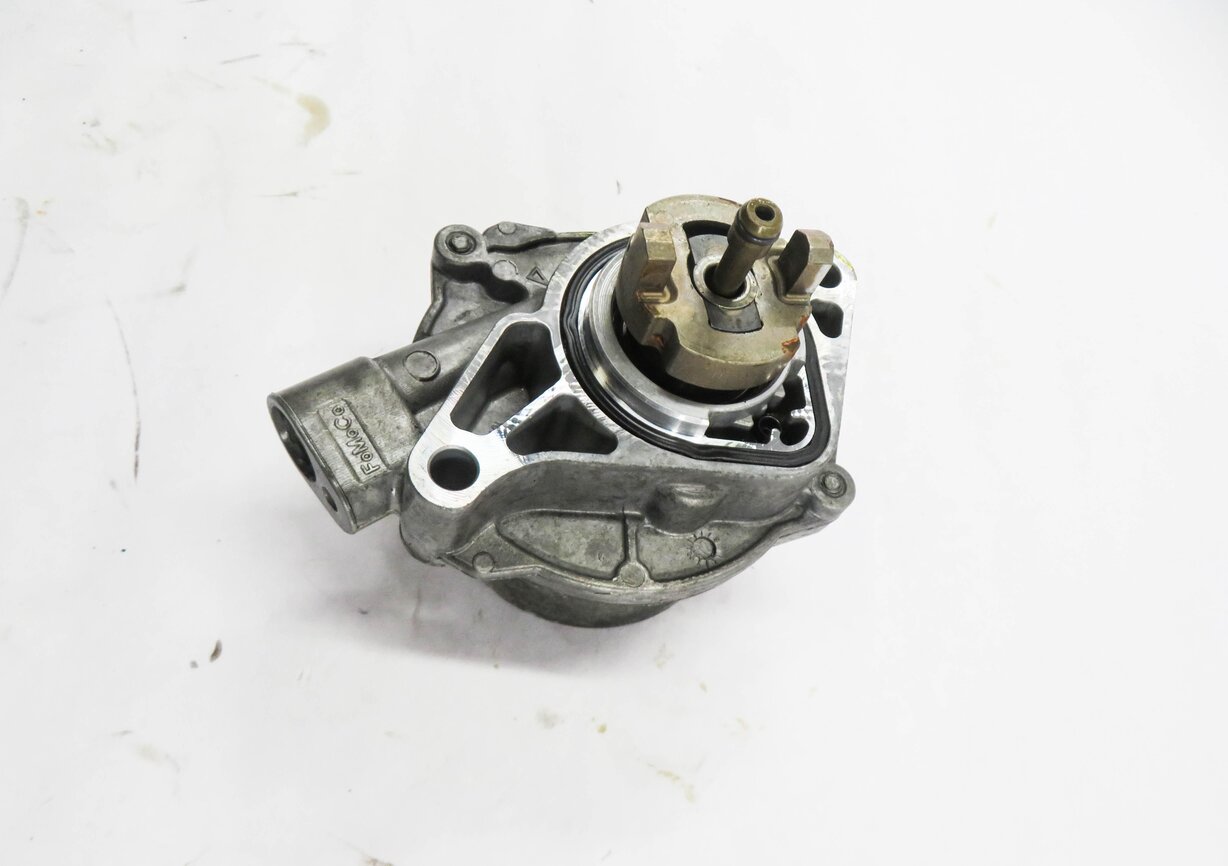 Thumbnail 4: 2010-2019 RANGE ROVER SPORT LR4 JAGUAR XE XF XK - 3.0L / 5.0L BRAKE VACUUM PUMP