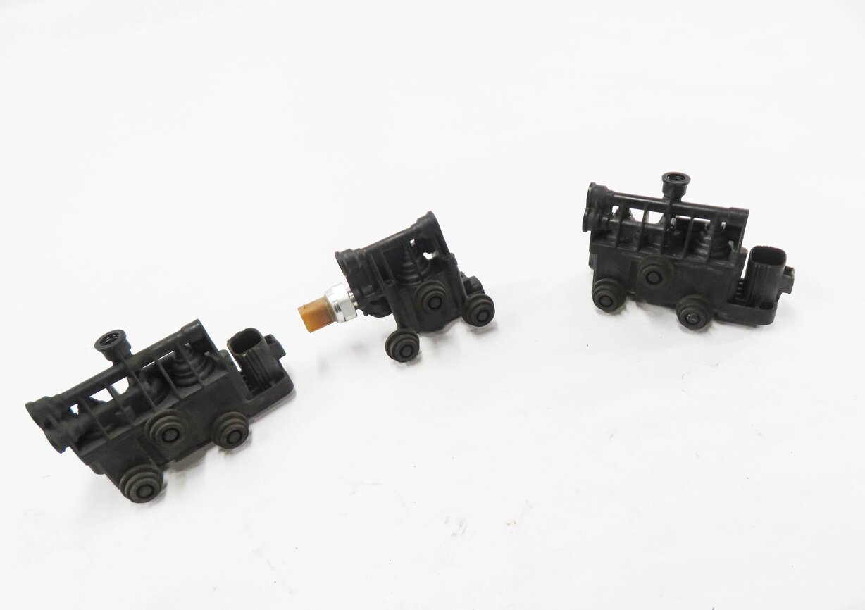 2012 RANGE ROVER SPORT (L320) AIR SUSPENSION VALVE BLOCK SET-3