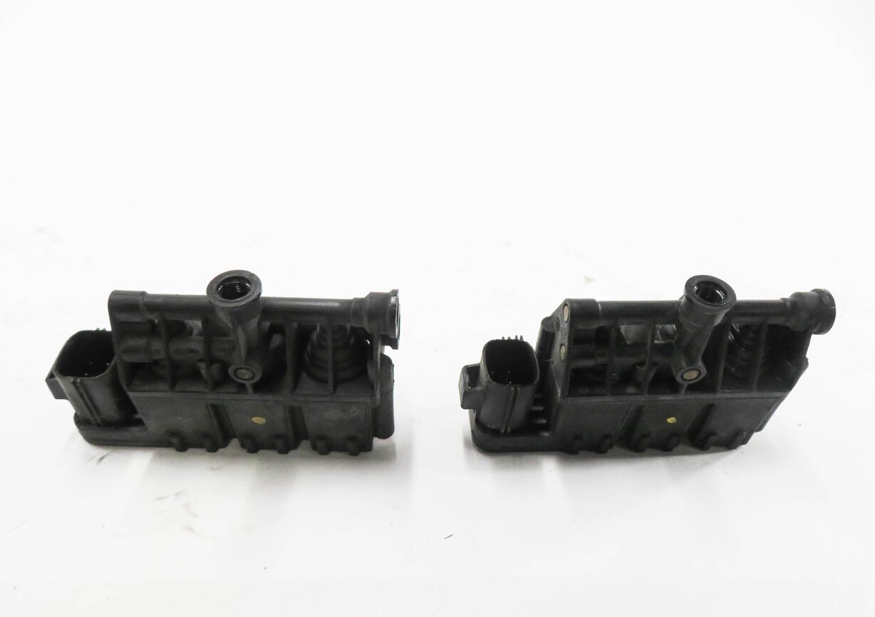 Thumbnail 5: 2012 RANGE ROVER SPORT (L320) AIR SUSPENSION VALVE BLOCK SET-3