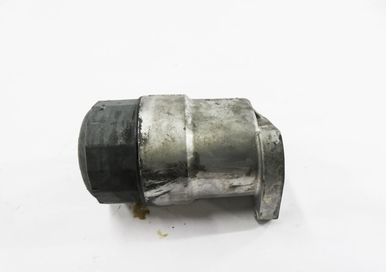 Thumbnail 6: 2012 RANGE ROVER SPORT (L320) 5.0L AJ133 V8 ENGINE - OIL FILTER HOUSING