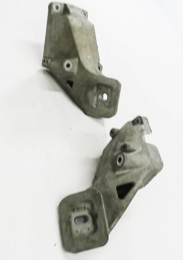 Thumbnail 4: 2012 RANGE ROVER SPORT (L320) 5.0L AJ133 V8 ENGINE - MOTOR MOUNT BRACKET SET-2