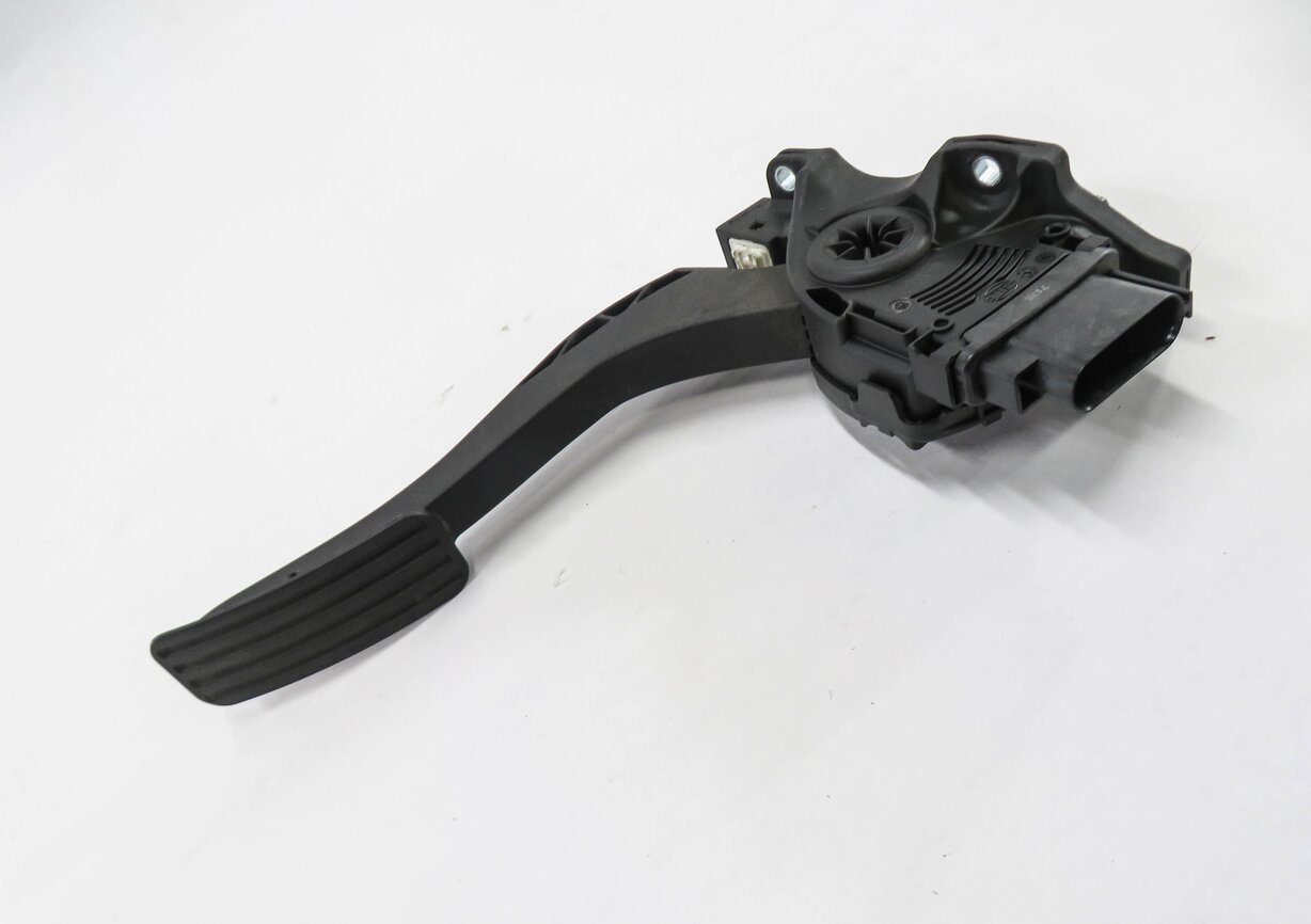 2012 RANGE ROVER SPORT (L320) GAS PEDAL