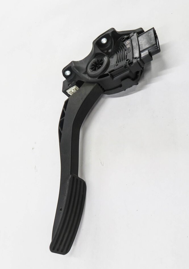 Thumbnail 3: 2012 RANGE ROVER SPORT (L320) GAS PEDAL
