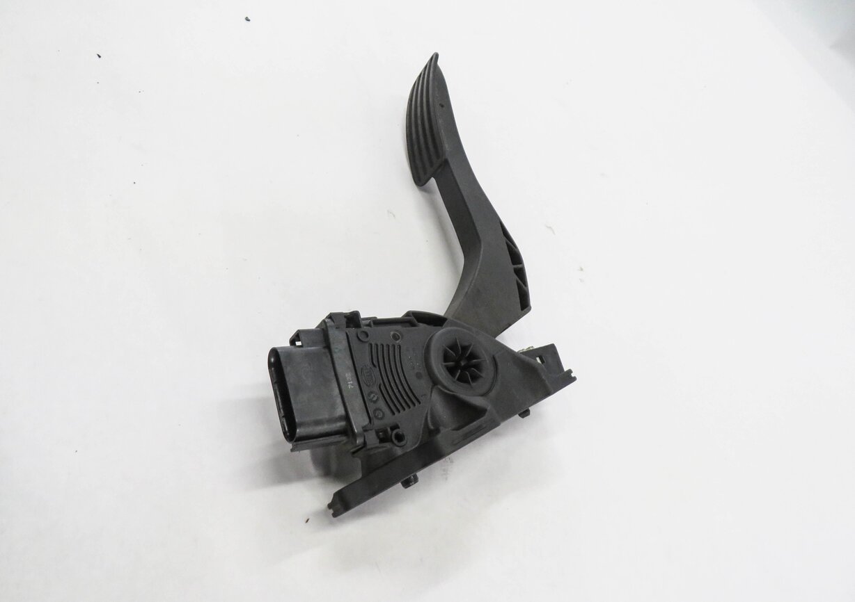 Thumbnail 4: 2012 RANGE ROVER SPORT (L320) GAS PEDAL