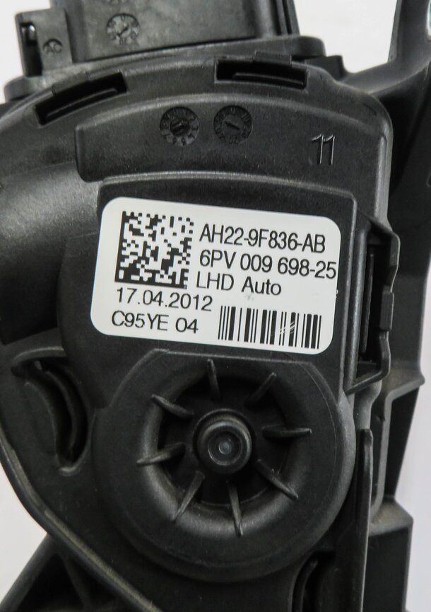 Thumbnail 7: 2012 RANGE ROVER SPORT (L320) GAS PEDAL