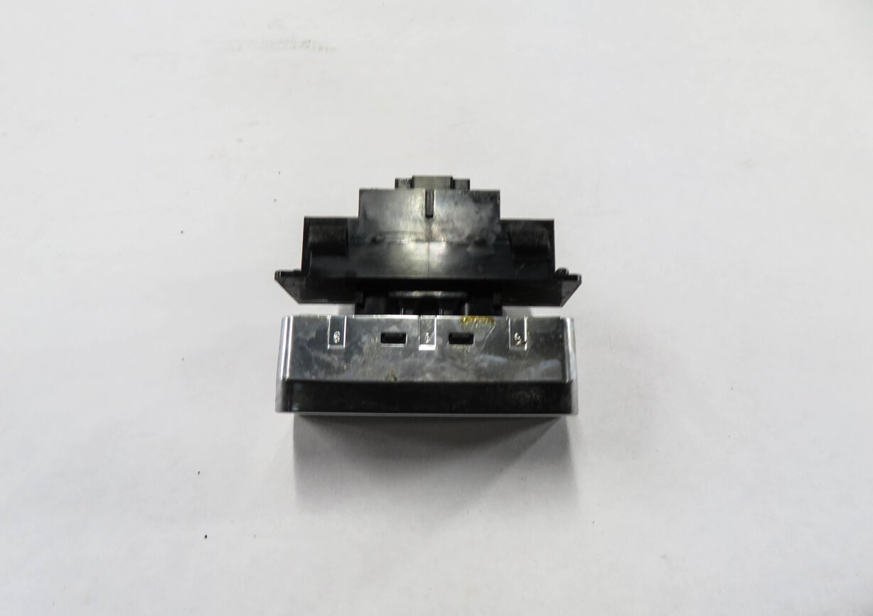Thumbnail 5: 2012 RANGE ROVER SPORT (L320) PARKING BRAKE SWITCH BUTTON