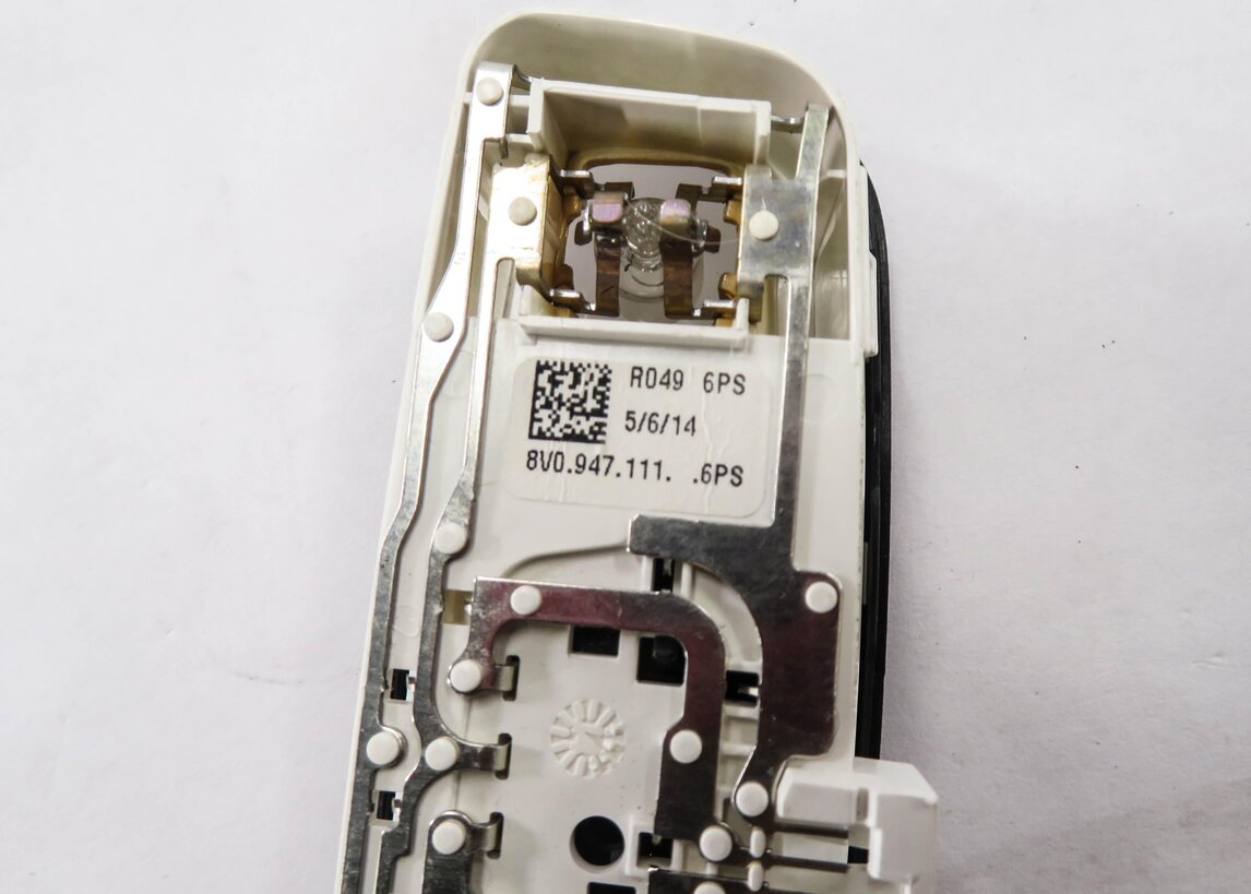 Thumbnail 6: 2015 AUDI S3 (8V) REAR DOMELIGHT LIGHT LAMP